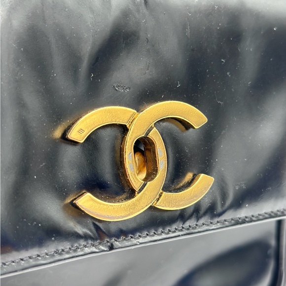 CHANEL VINTAGE PATENT LEATHER BACKPACK 24K GHW - Picture 3 of 16